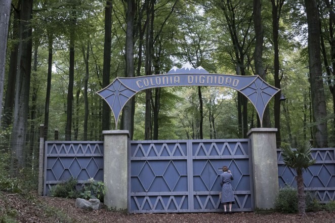 Η Έμμα Γουότσον σε σκηνή από την ταινία «Colonia»