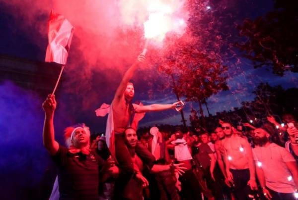 «Καίγεται» η Γαλλία μετά την κατάκτηση του Μουντιάλ