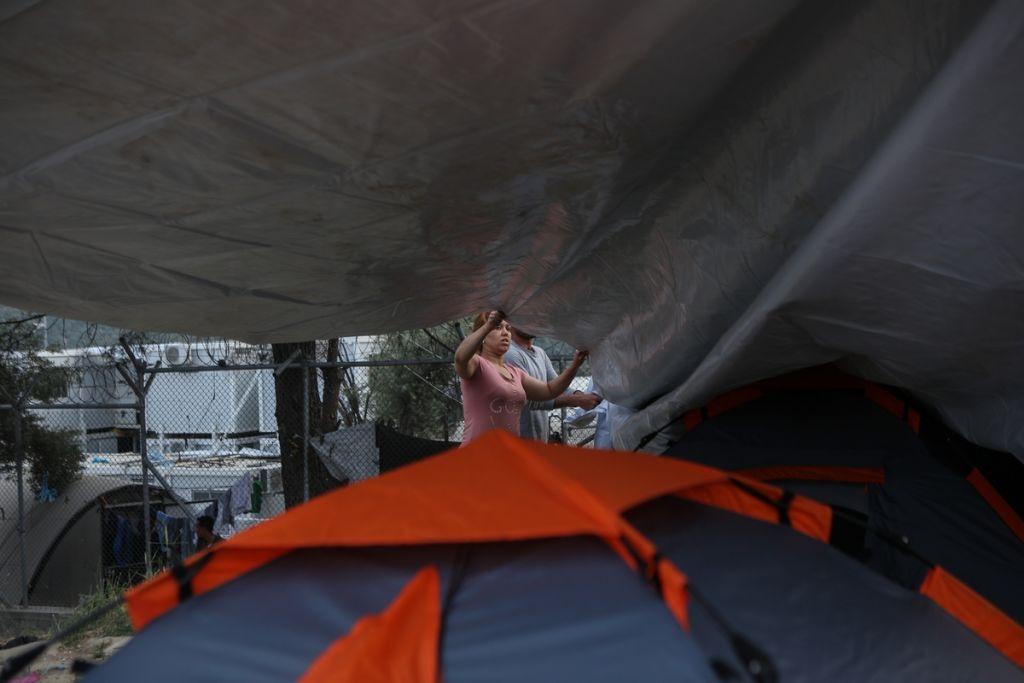 Υπεράριθμοι παραμένουν οι πρόσφυγες στις δομές φιλοξενίας του ΓΕΕΘΑ | in.gr