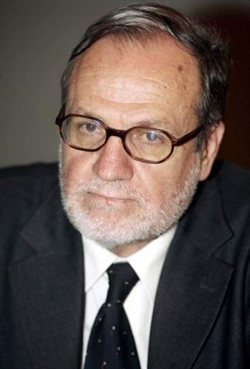 Ο Σάββας Ρομπόλης, καθηγητής Οικονομικών Κοινωνικής Πολιτικής στο Πάντειο Πανεπιστήμιο και επιστημονικός διευθυντής στο ΙΝΕ/ΓΣΕΕ-ΑΔΕΔΥ