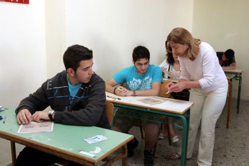 Τρόπους για άμεση καταβολή αποζημιώσεων στους βαθμολογητές αναζητά το υπουργείο Παιδείας