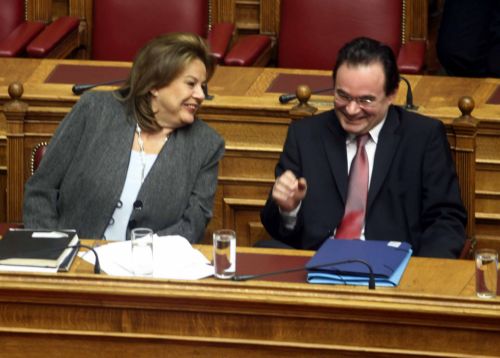 Ψηφίζεται η τροπολογία για την αναστολή των πλειστηριασμών