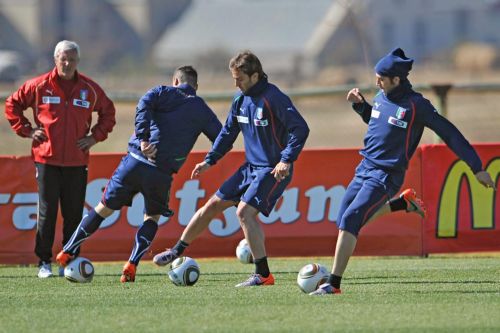 Η Παραγουάη για την πρωτιά, η Ιταλία για την πρόκριση