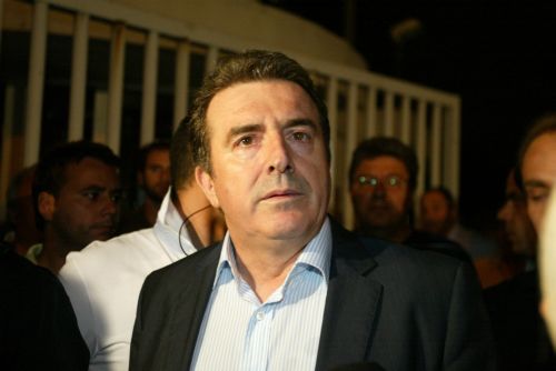 Επίσκεψη του Μ.Χρυσοχοΐδη στο σπίτι του άτυχου αστυνομικού υποδιευθυντή