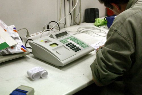 Να απορροφήσουν τη νέα αύξηση του ΦΠΑ καλεί τους εμπόρους η ΕΣΕΕ