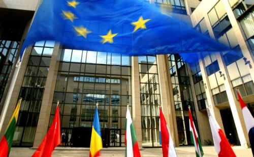 Ευρωπαϊκό ράπισμα στη Ρουμανία για τη διαφθορά, πρόοδος στη Βουλγαρία