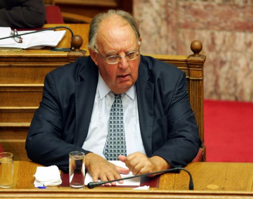 Η τρόικα δεν συγκυβερνά, διαμηνύει ο Θ.Πάγκαλος