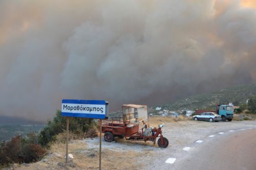 Τρία άτομα συνελήφθησαν για τη μεγάλη φωτιά στο Μαραθόκαμπο Σάμου