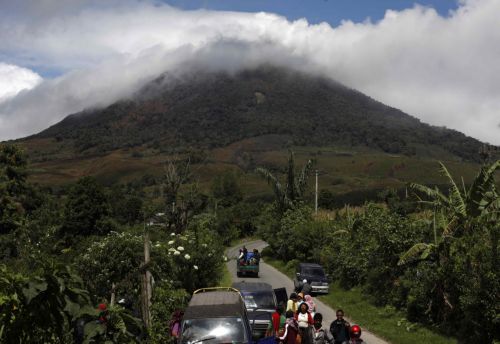 Νέα έκρηξη του ηφαιστείου Σιναμπούνγκ στην Ινδονησία