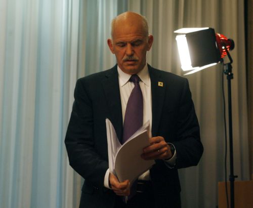 Σε σαρωτικό ανασχηματισμό προχώρησε ο πρωθυπουργός