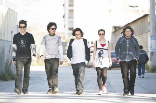 Το Schoolwave πάει Μέγαρο …το βράδυ της Παρασκευής