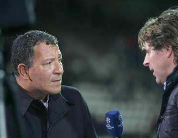 «Γελοία η απόλυσή μου…» είπε ο Χενκ Τεν Κάτε σε συμπατριώτες του δημοσιογράφους