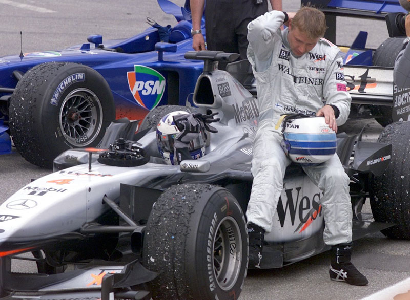 Ένταση και κλίμα απογοήτευσης στα pit της McLaren