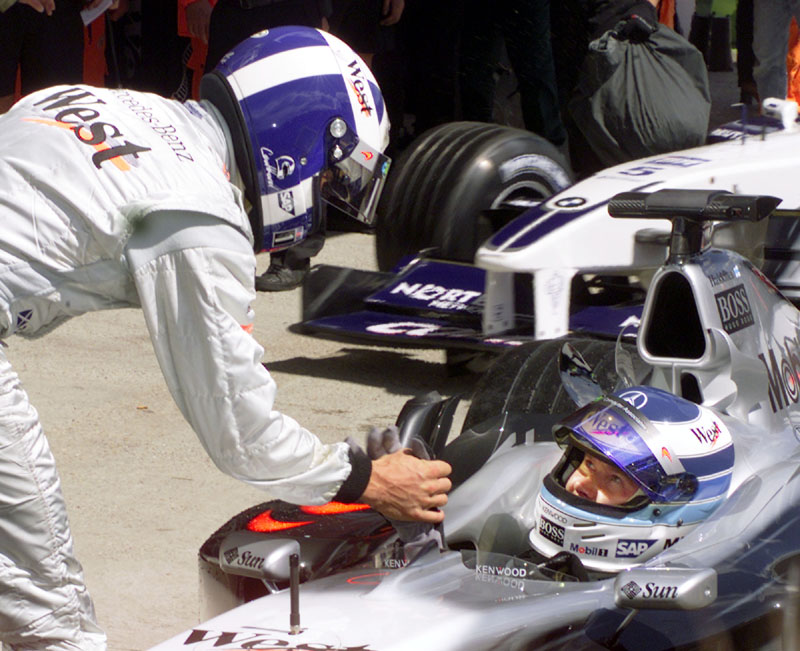 Οι δύο McLaren στην πρώτη σειρά της εκκίνησης του GP Αγίου Μαρίνου