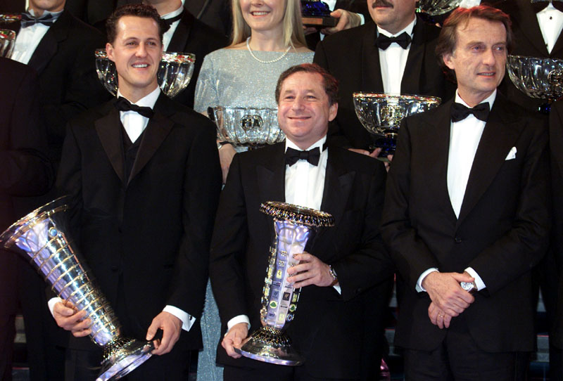 Η απονομή των κυπέλλων της FIA για τα πρωταθλήματα 2000