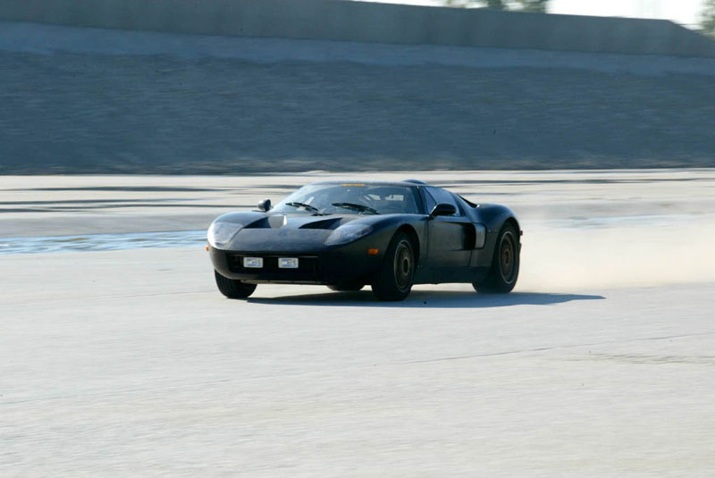 Το νέο supercar της Ford βολτάρει στους δρόμους του Λος Αντζελες