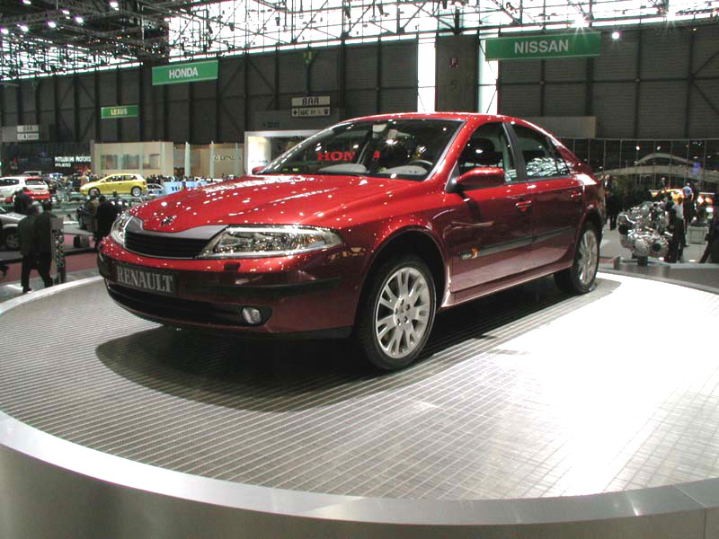 Οι τιμές και ο εξοπλισμός της νέας Renault Laguna στην ελληνική αγορά