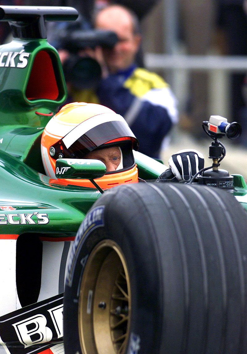 O Niki Lauda στο τιμόνι της Jaguar R3