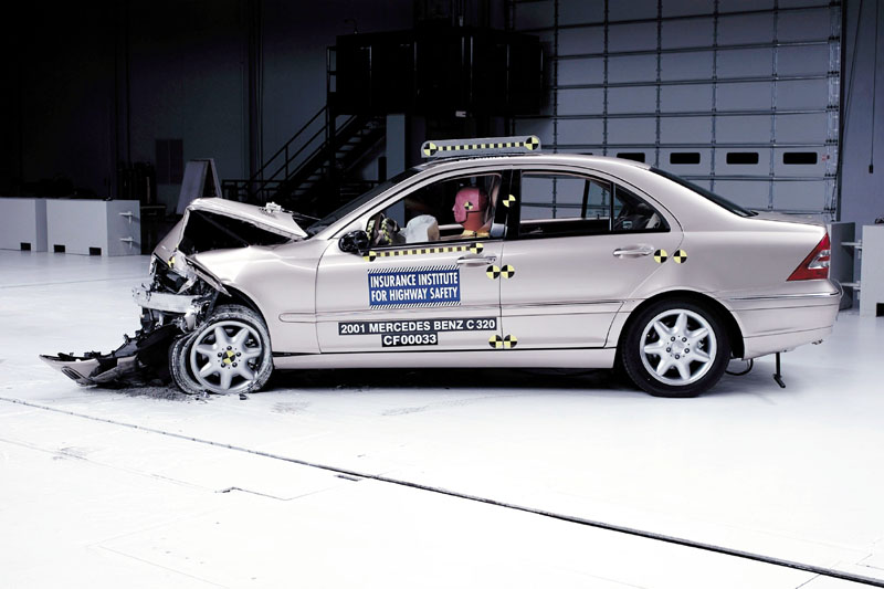 Κορυφαία αποτελέσματα σε δοκιμές πρόσκρουσης για Mercedes-Benz C 320-E 430 και Lexus LS 430