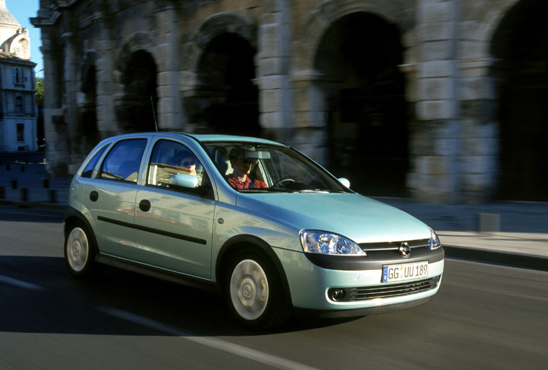 Δάπεδο για μικρά επιβατικά ετοιμάζουν από κοινού Fiat και GM