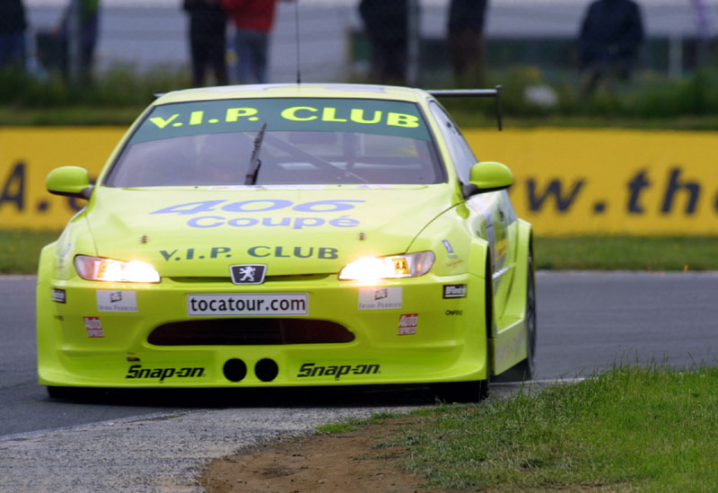 Ο R.Burns απομακρύνει την Peugeot από το BTCC