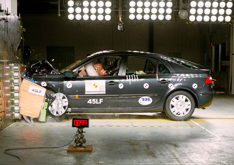 Πέντε αστέρια για τη Renault Laguna II στις δοκιμές του EuroNcap