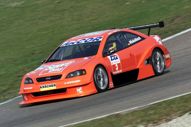 Δυναμική παρουσία της Opel στο Γερμανικό Πρωτάθλημα Τουρισμού (DTM) 2001
