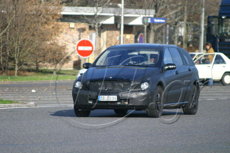 Mercedes-Benz R-Class, αντί GST