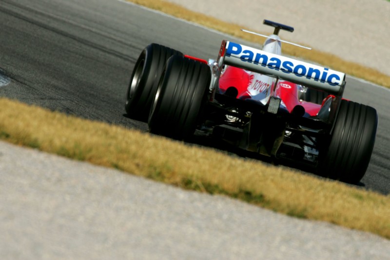 Κατώτερα των προσδοκιών τα νέα μονοθέσια των Toyota και BAR