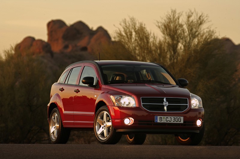 Dodge Caliber από 17.500 ευρώ (1.8) και 23.500 ευρώ (2.0)