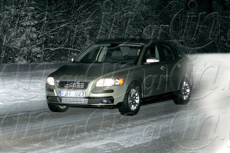 Νυχτερινές βόλτες για το νέο Volvo S40