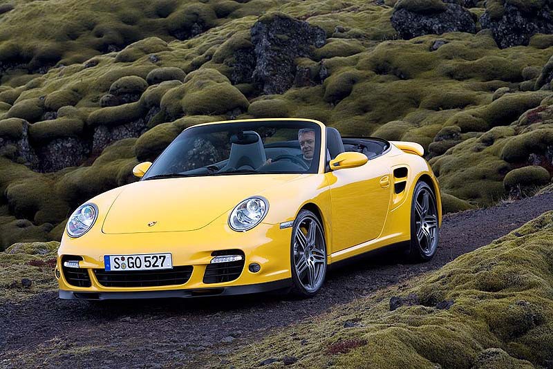 Στο φως της δημοσιότητας η νέα Porsche 911 Turbo Cabriolet