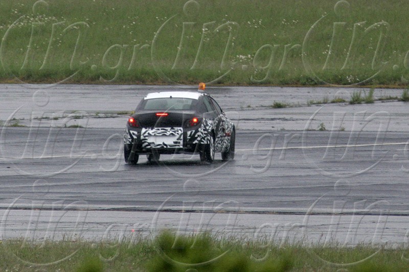 Τετρακίνητες εκδόσεις και νέοι κινητήρες για το μελλοντικό Opel Vectra