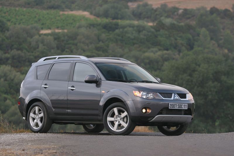 Κινητήρας βενζίνης 2,4 λίτρων για το Mitsubishi Outlander – Στην Ελλάδα από 29.490 ευρώ