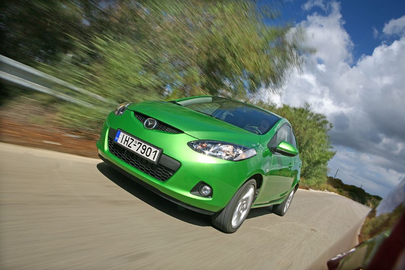 Δυναμικό προφίλ και νέοι κινητήρες βενζίνης για το Mazda 2. Στην Ελλάδα από 11.490 ευρώ