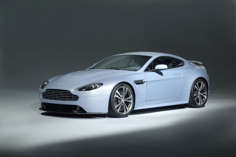 Aston Martin V12 Vantage RS: Βρετανική υπερδύναμη