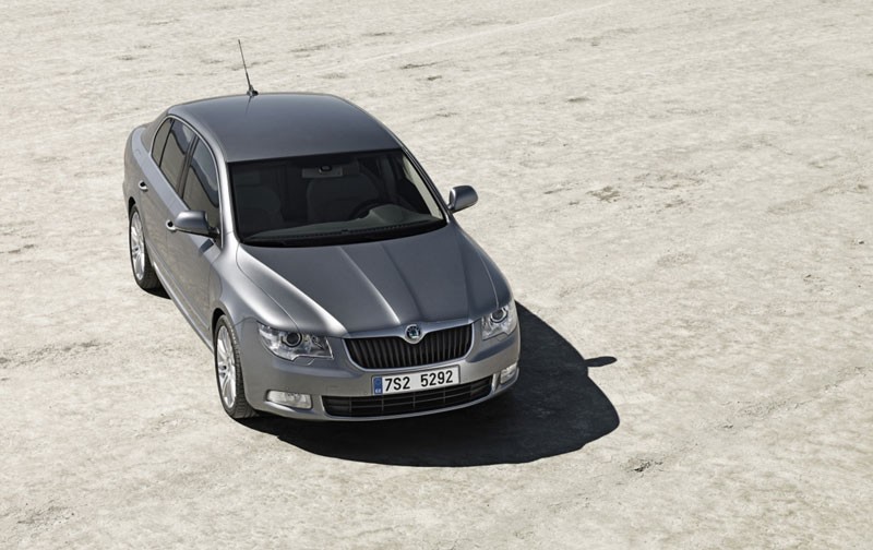 Πρώτες επίσημες φωτογραφίες του νέου Skoda Superb