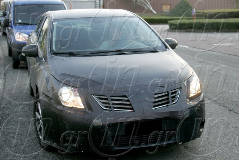 Tετρακίνηση και υβριδική τεχνολογία για το Toyota Avensis του 2009