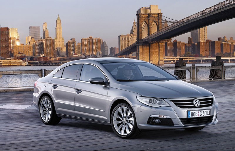 Volkswagen Passat CC: Τετράθυρο coupe υψηλών προδιαγραφών
