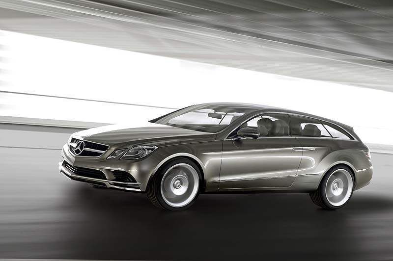 Επίδειξη -υβριδικής- ισχύος από την Mercedes-Benz στο Παρίσι