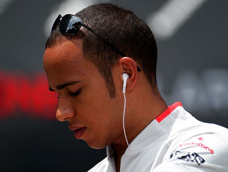 Ο Lewis Hamilton αποκλείστηκε από το GP Αυστραλίας