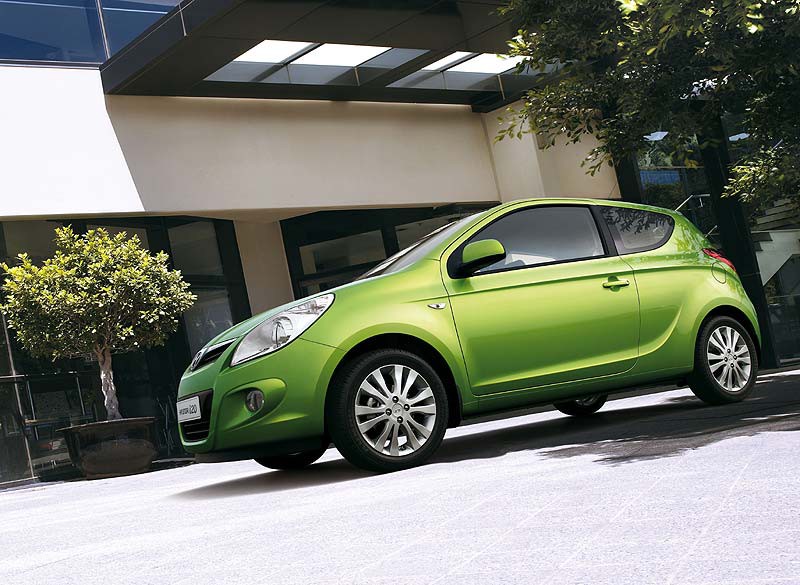 Από 10.490 ευρώ η τρίθυρη εκδοχή του Hyundai i20