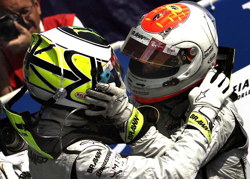 Η Brawn GP υπόσχεται ισονομία στους J. Button και R. Barrichello