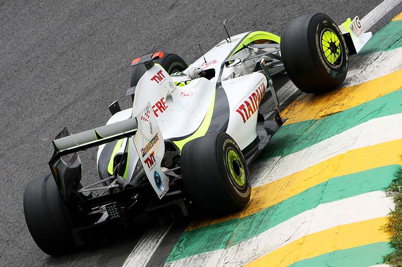 GP Βραζιλίας 2009, ελεύθερες δοκιμές: Πυροτεχνήματα