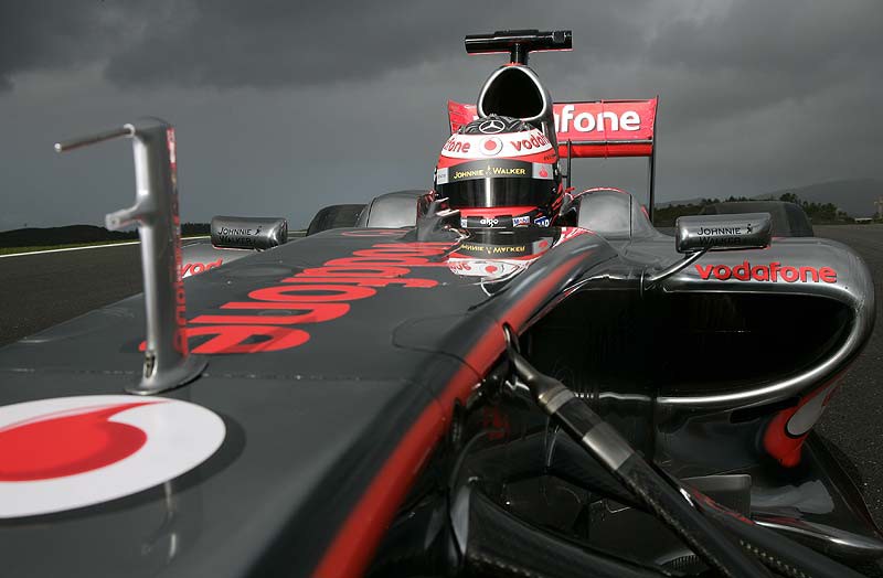 Η λεπτή ισορροπία της McLaren, ανάμεσα σε δύο πρωταθλητές