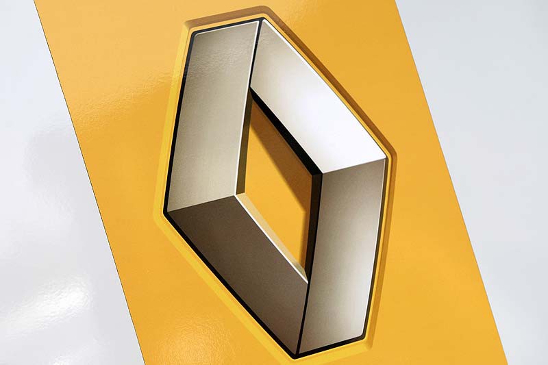 Η Renault F1 επιβιώνει, πουλώντας το 75% της ομάδας