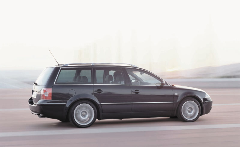 Προειδοποιητικό σήμα από τη VW στην πολυτελή κατηγορία με το Passat W8