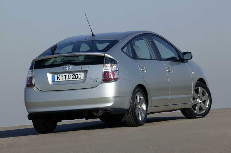 Σταθμεύει… μόνο του το Toyota Prius II