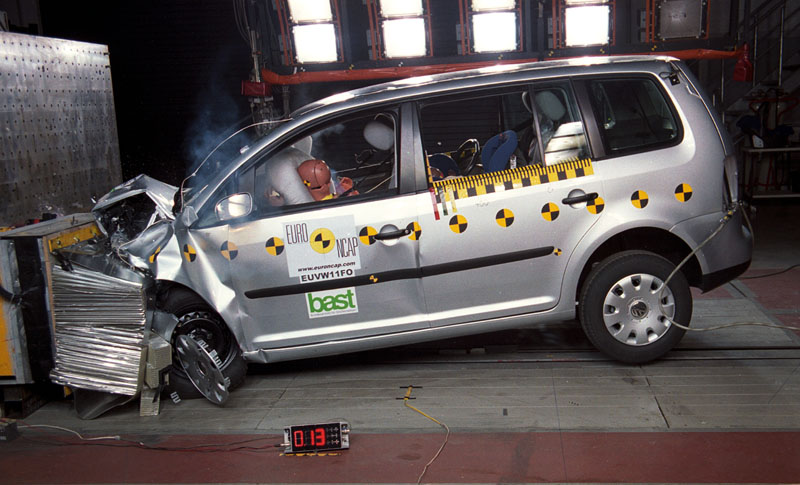 Πέντε αστέρια για τo VW Touran – Στην Αθήνα τα αποτελέσματα του Eurο NCAP
