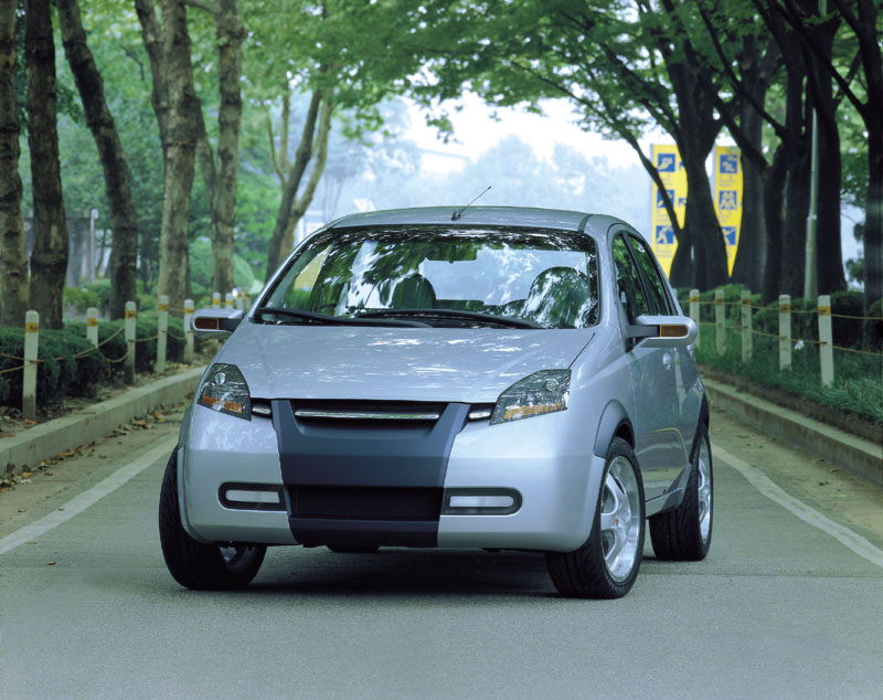 Το νέο μικρό επιβατικό Kalos παρουσίασε η Daewoo